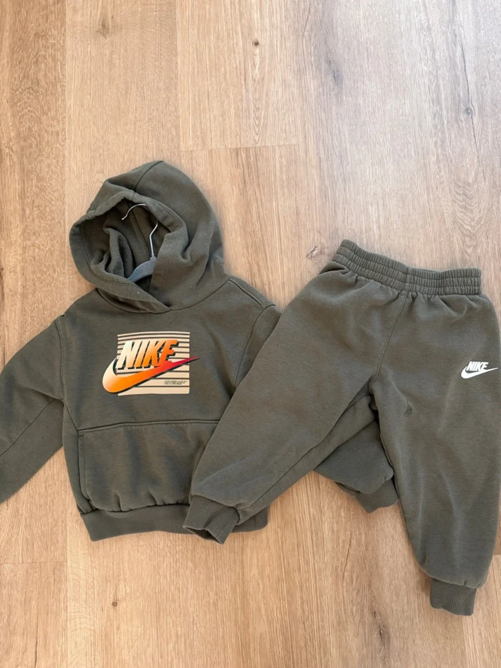 Nike Kids Hoodie & Joggers Set - Picture 1 of 3